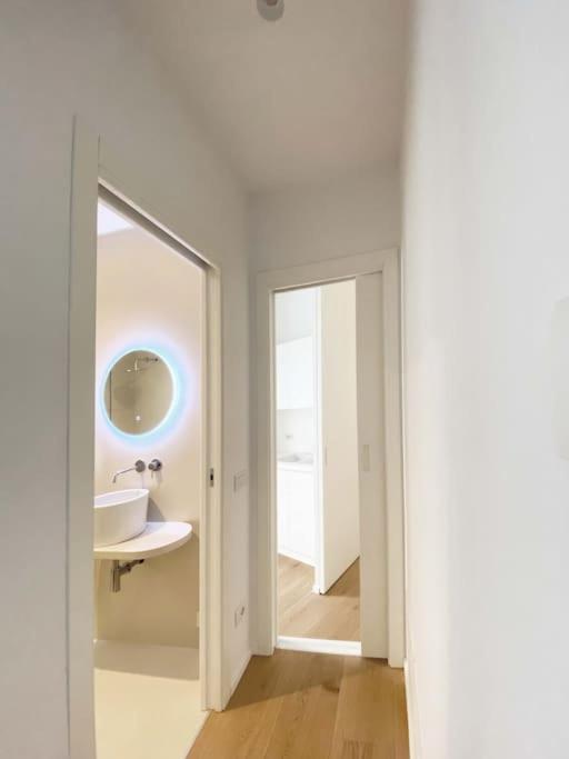 The Window On The Theatre And The Cathedral - Luxury Apartment Комо Екстериор снимка