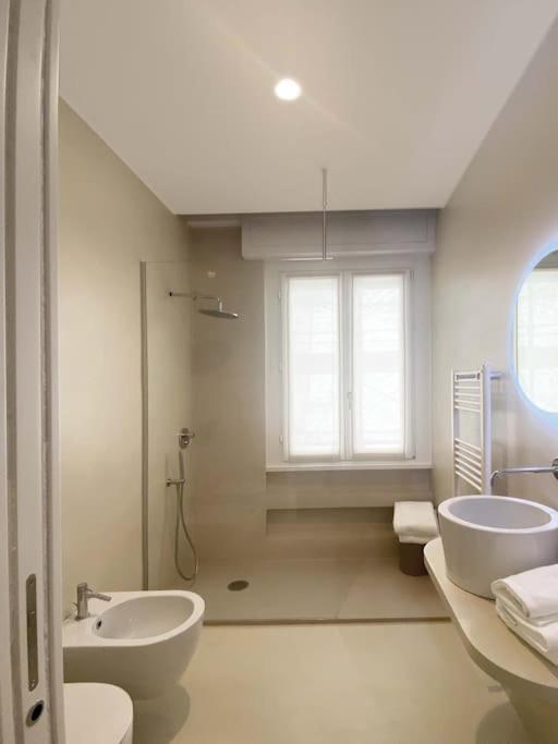 The Window On The Theatre And The Cathedral - Luxury Apartment Комо Екстериор снимка
