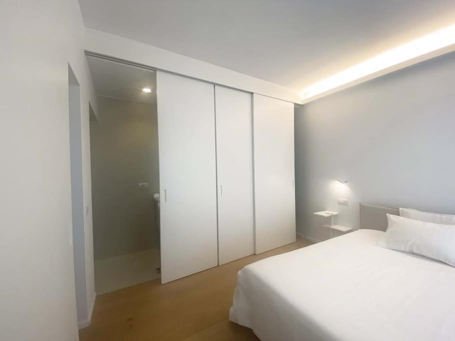 The Window On The Theatre And The Cathedral - Luxury Apartment Комо Екстериор снимка