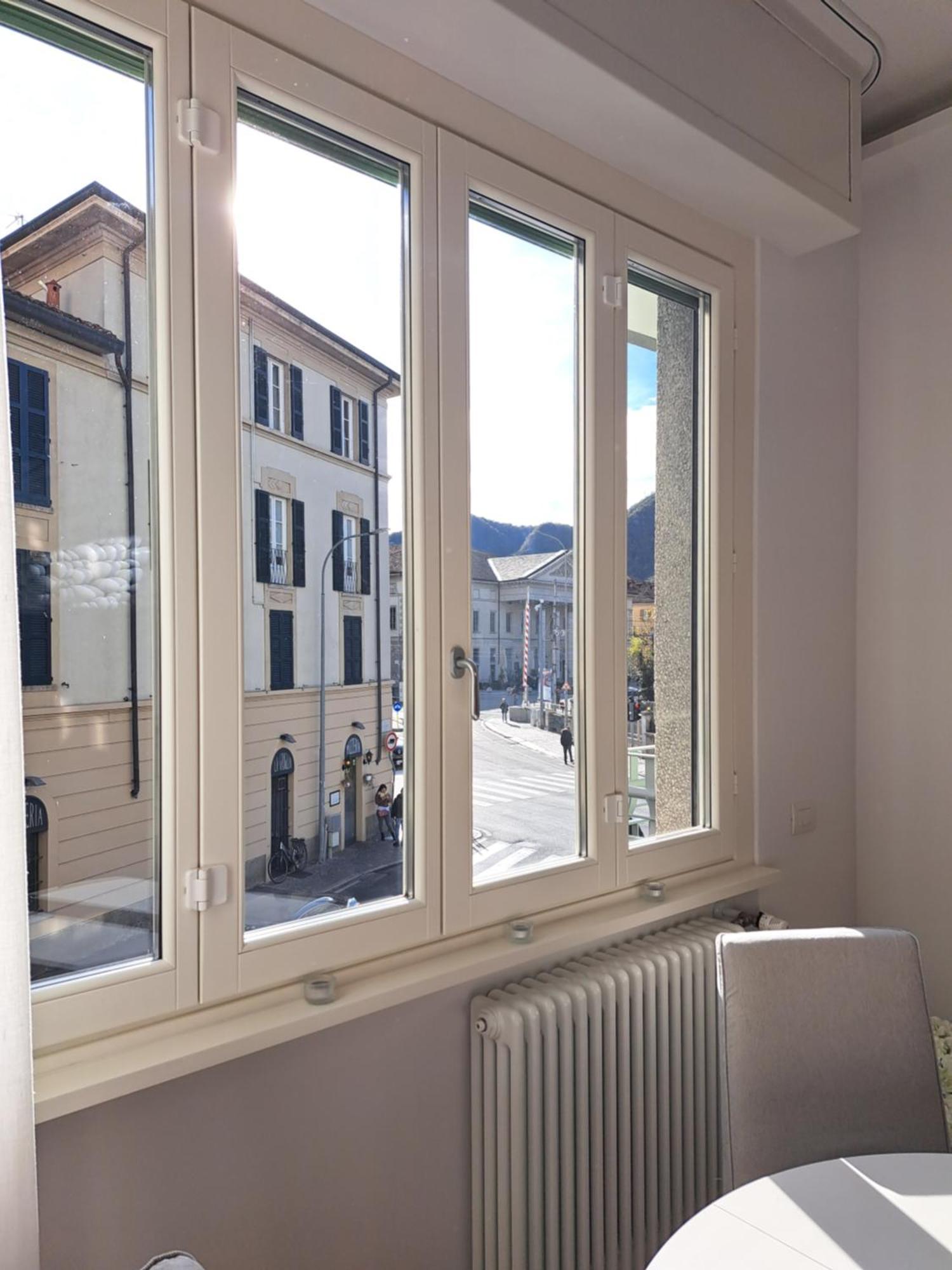 The Window On The Theatre And The Cathedral - Luxury Apartment Комо Екстериор снимка