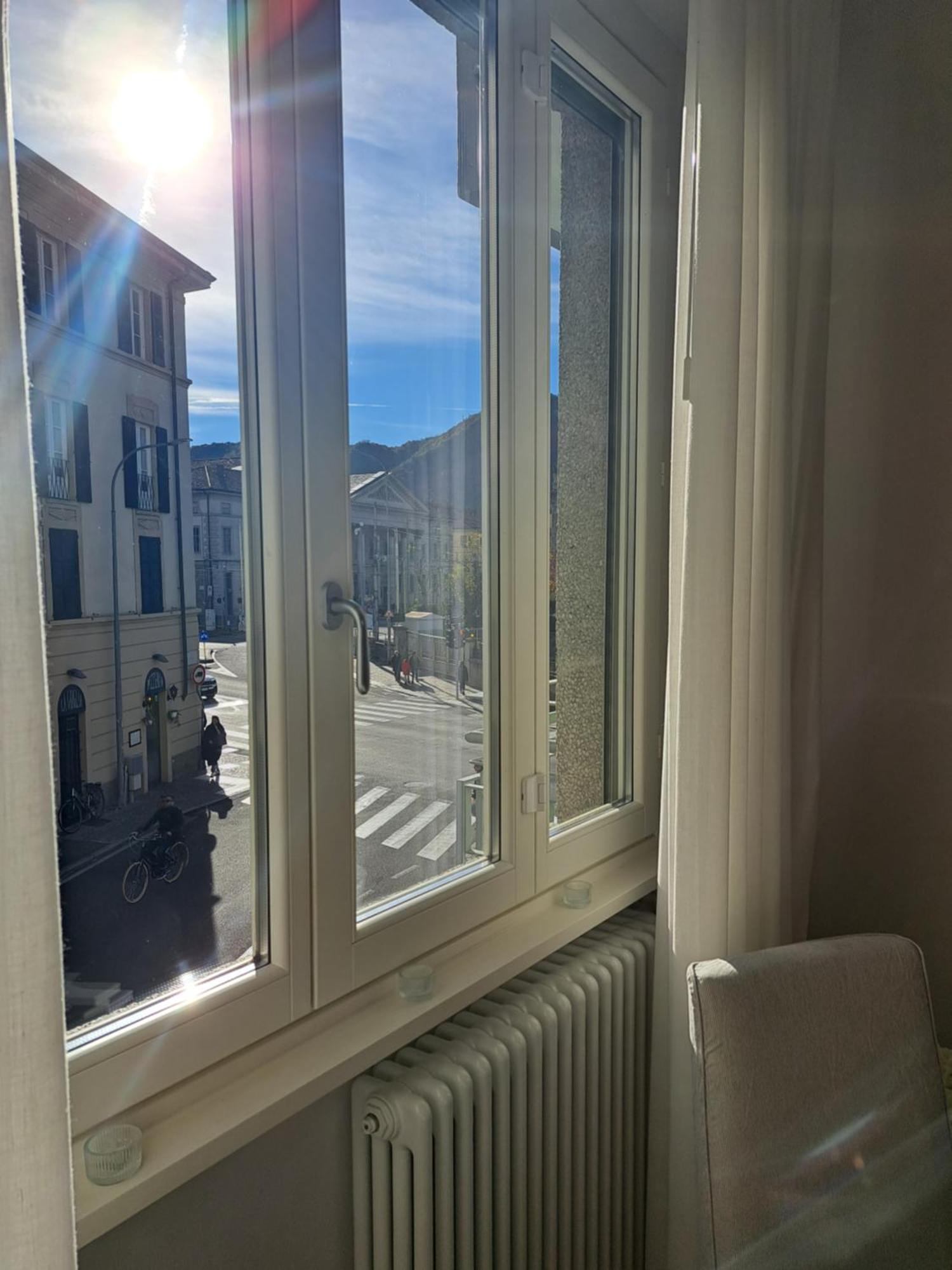The Window On The Theatre And The Cathedral - Luxury Apartment Комо Екстериор снимка