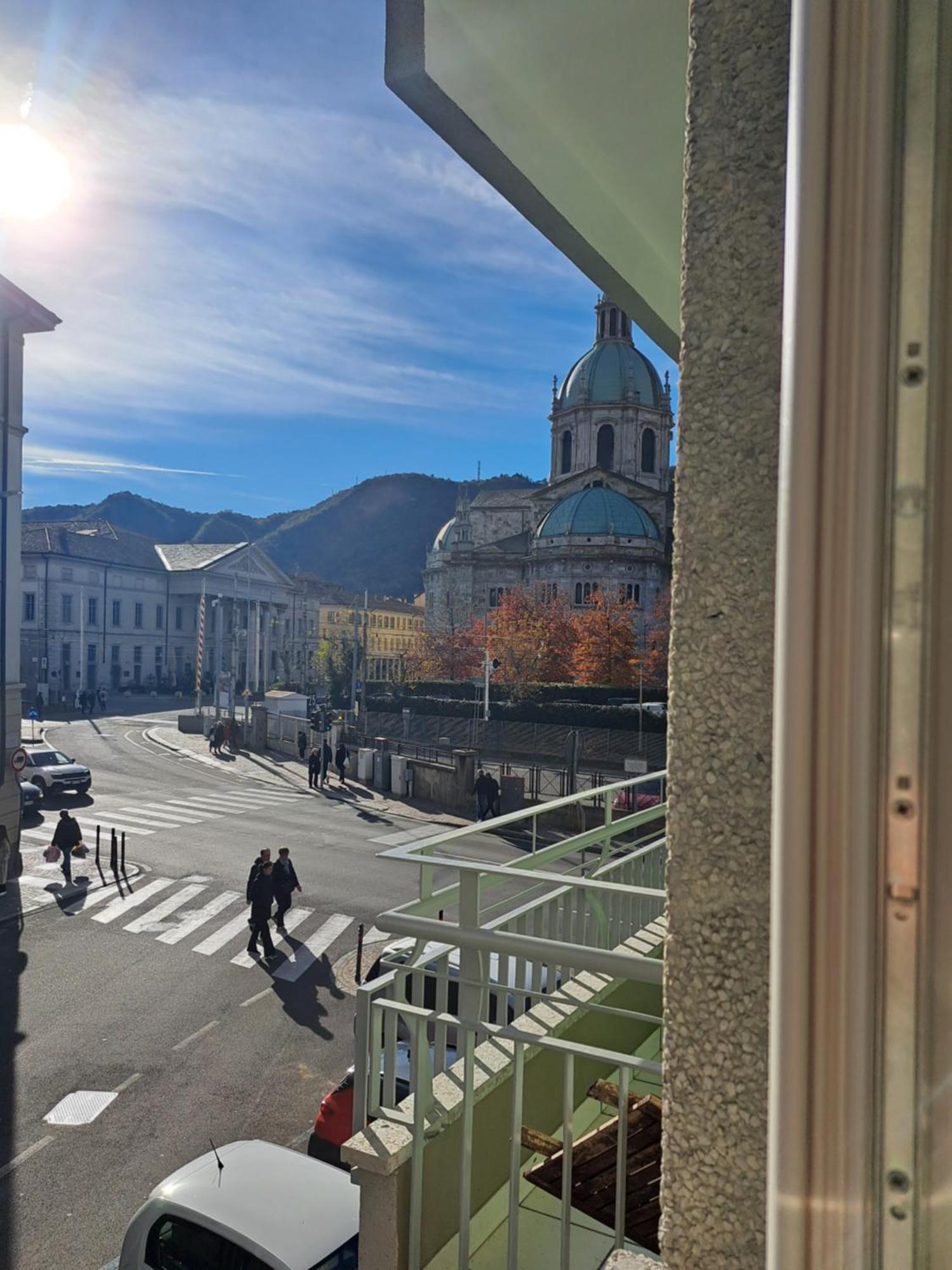 The Window On The Theatre And The Cathedral - Luxury Apartment Комо Екстериор снимка