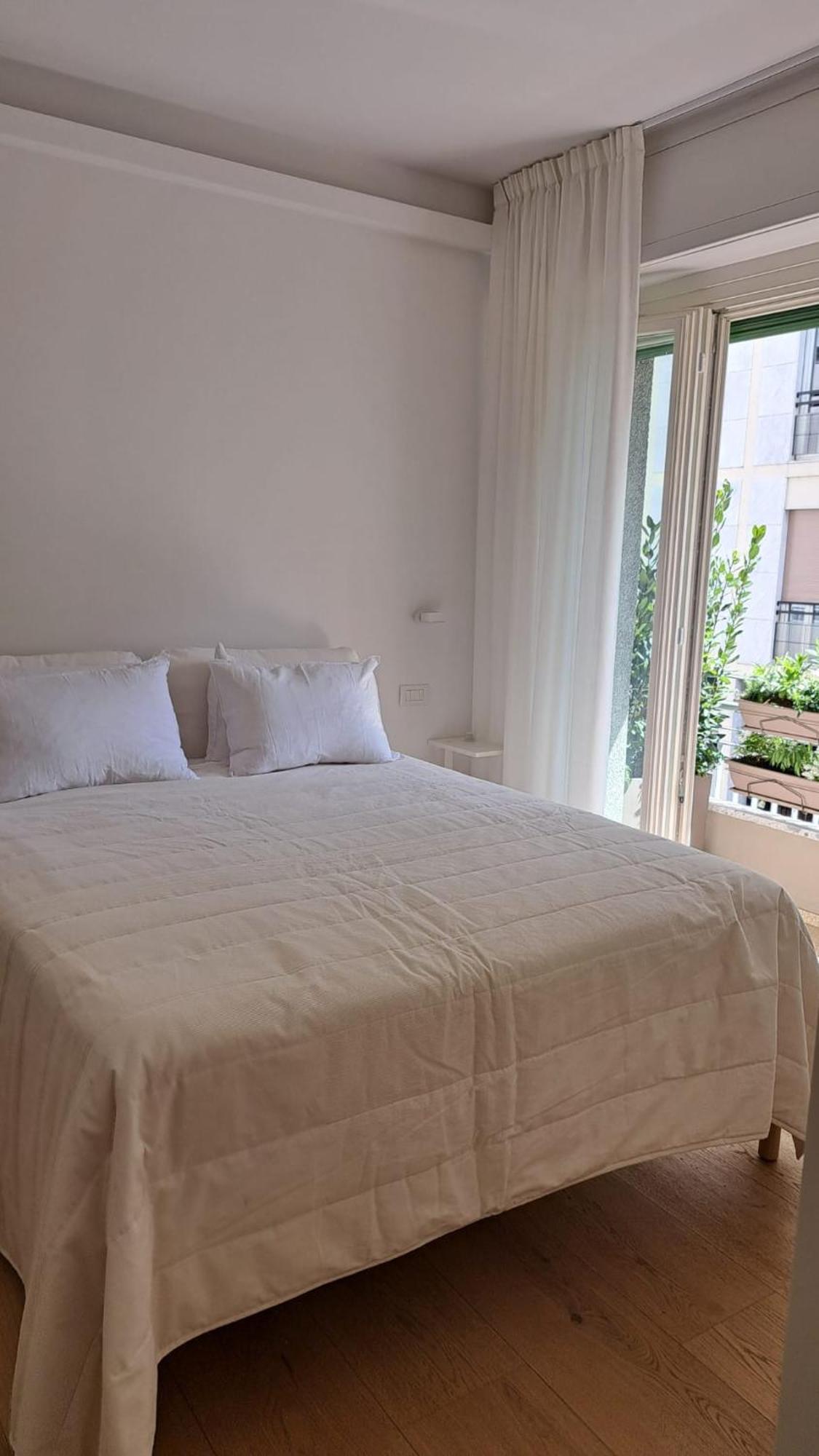 The Window On The Theatre And The Cathedral - Luxury Apartment Комо Екстериор снимка